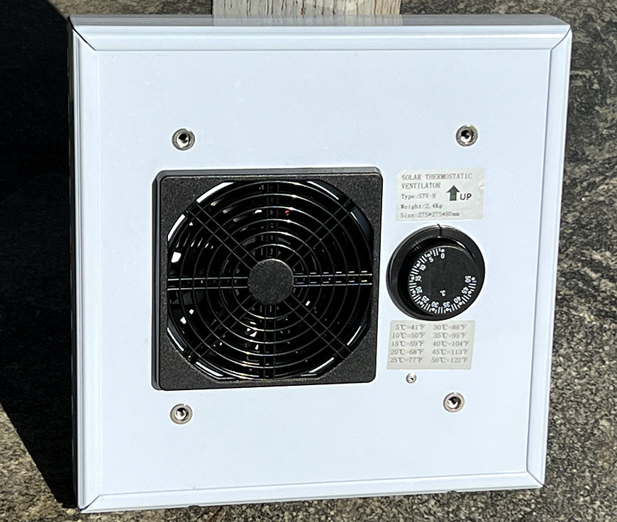 Solar-powered Thermostatic Fan